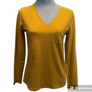 Garnet Hill NWOT Long sleeve weekender tee curry gold Small